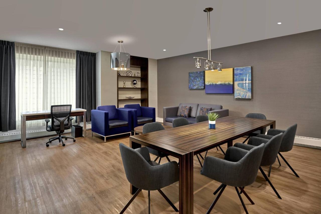 Delta Hotels By Marriott Edmonton Centre Suites Extérieur photo