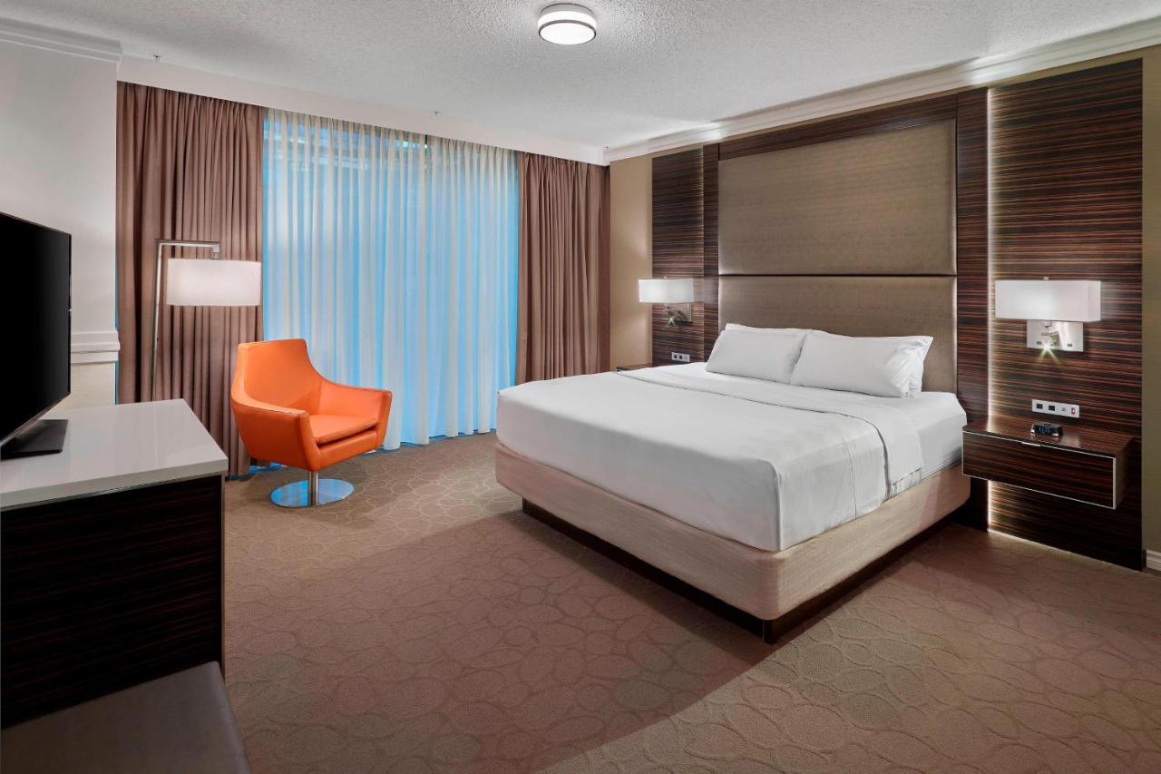 Delta Hotels By Marriott Edmonton Centre Suites Extérieur photo