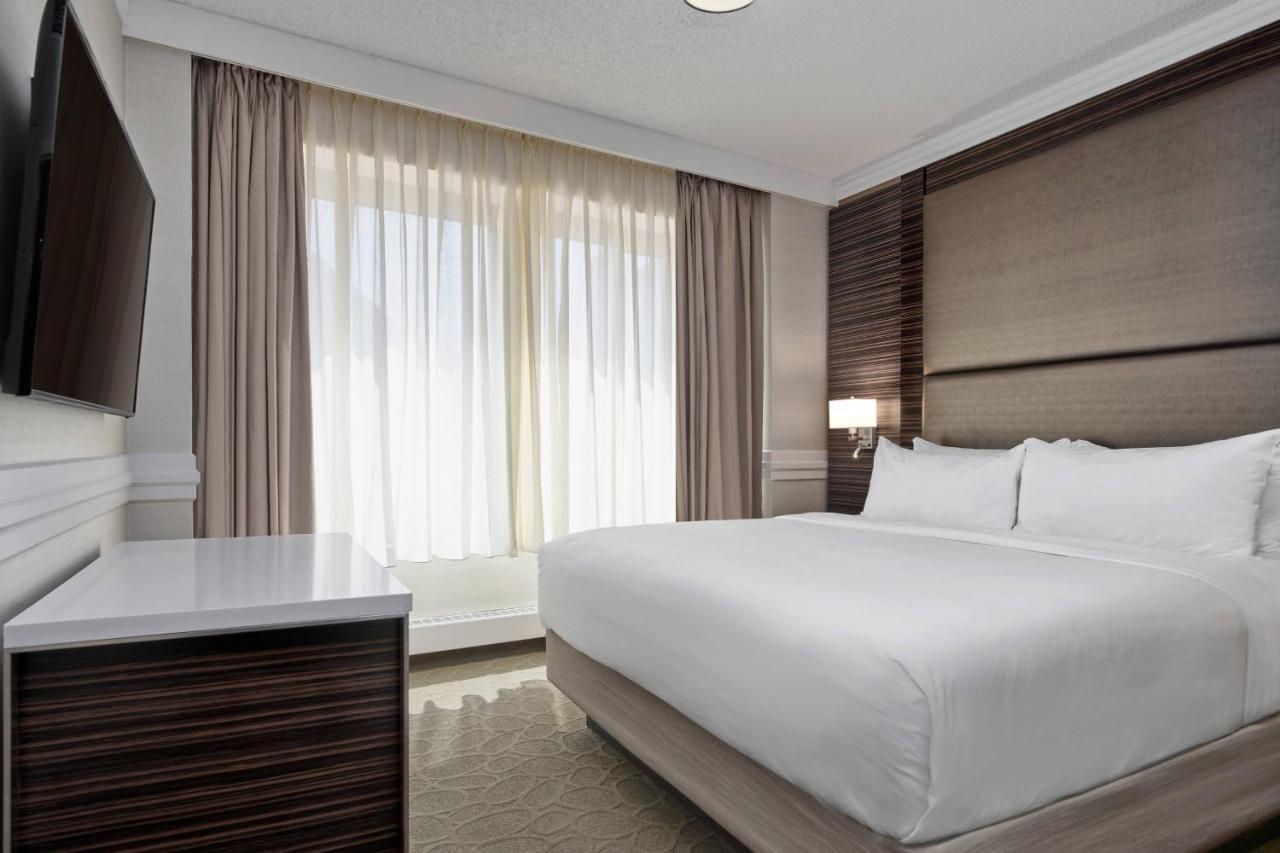Delta Hotels By Marriott Edmonton Centre Suites Extérieur photo
