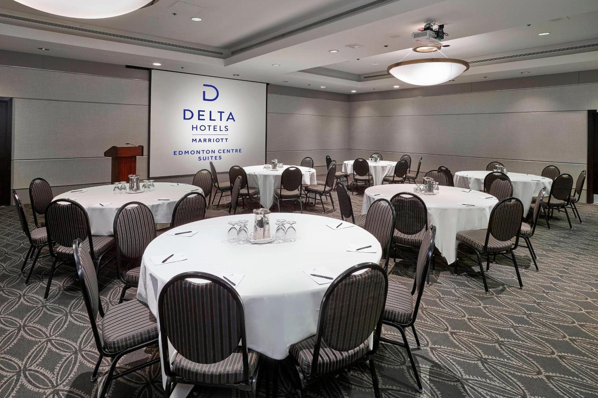 Delta Hotels By Marriott Edmonton Centre Suites Extérieur photo