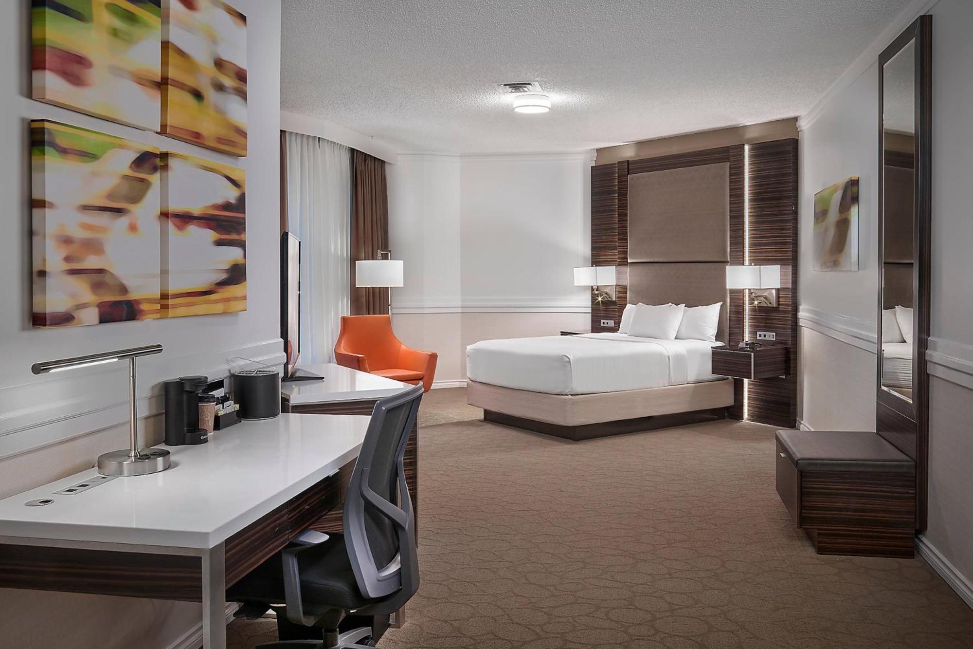 Delta Hotels By Marriott Edmonton Centre Suites Extérieur photo