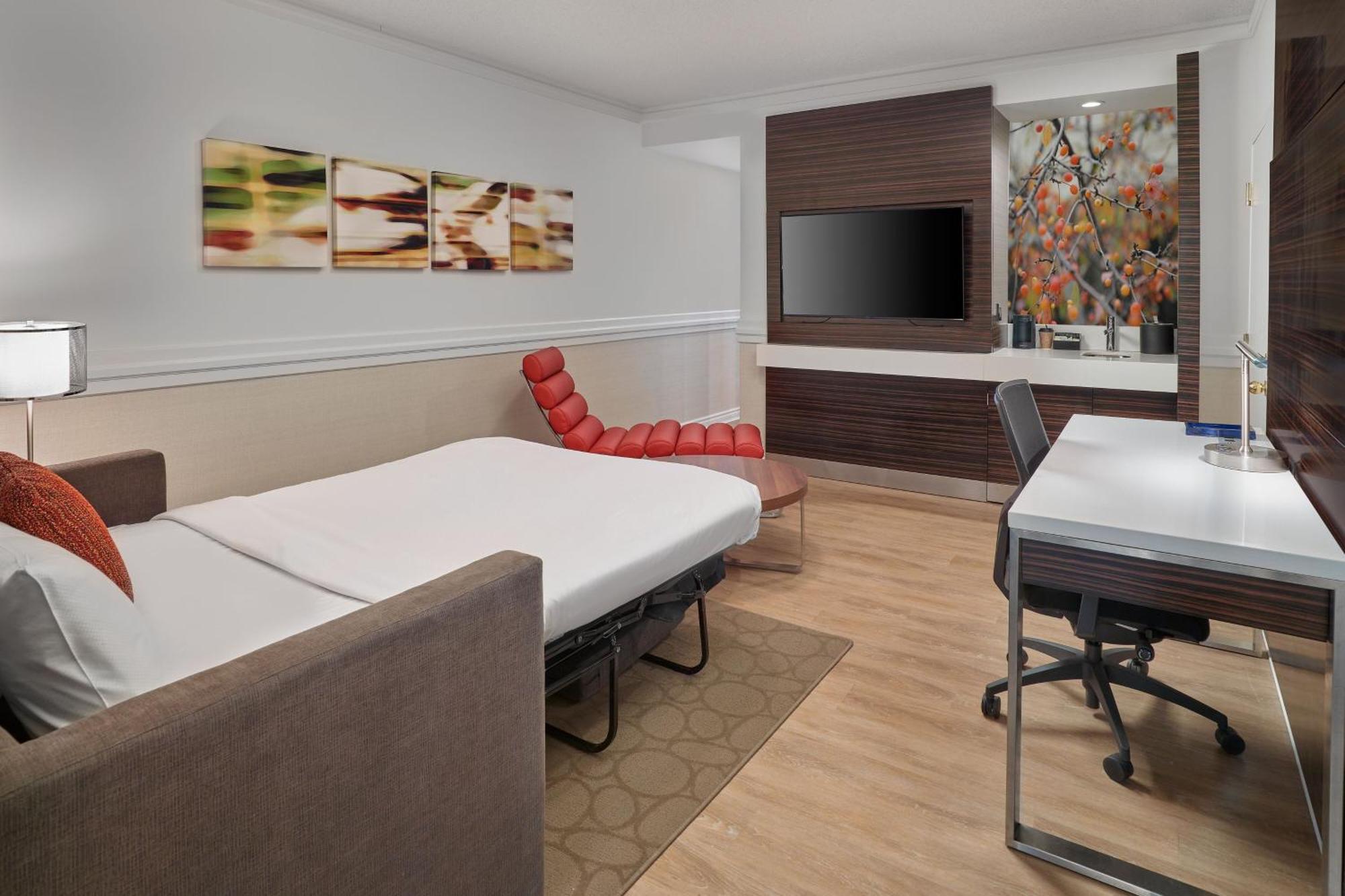 Delta Hotels By Marriott Edmonton Centre Suites Extérieur photo
