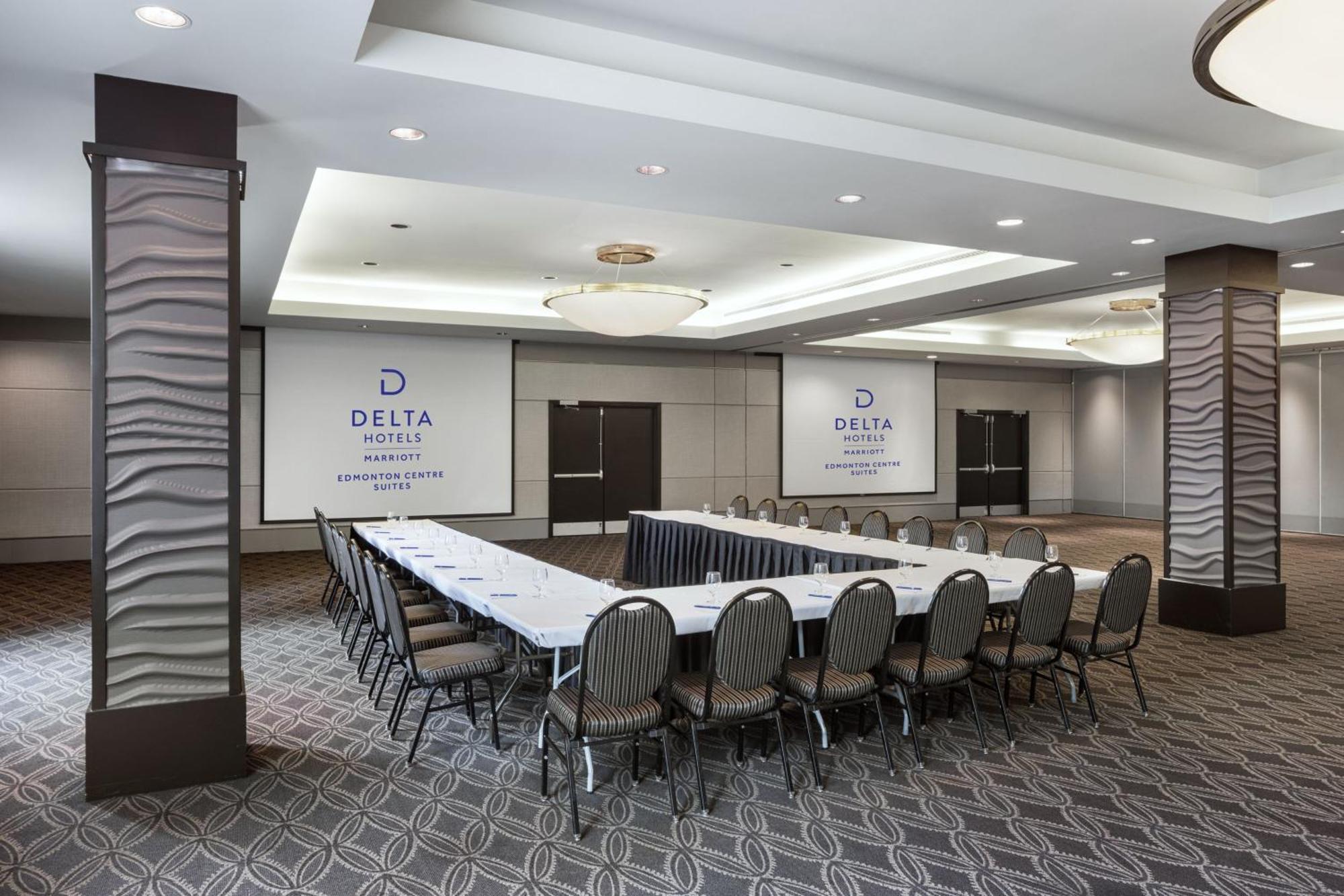 Delta Hotels By Marriott Edmonton Centre Suites Extérieur photo