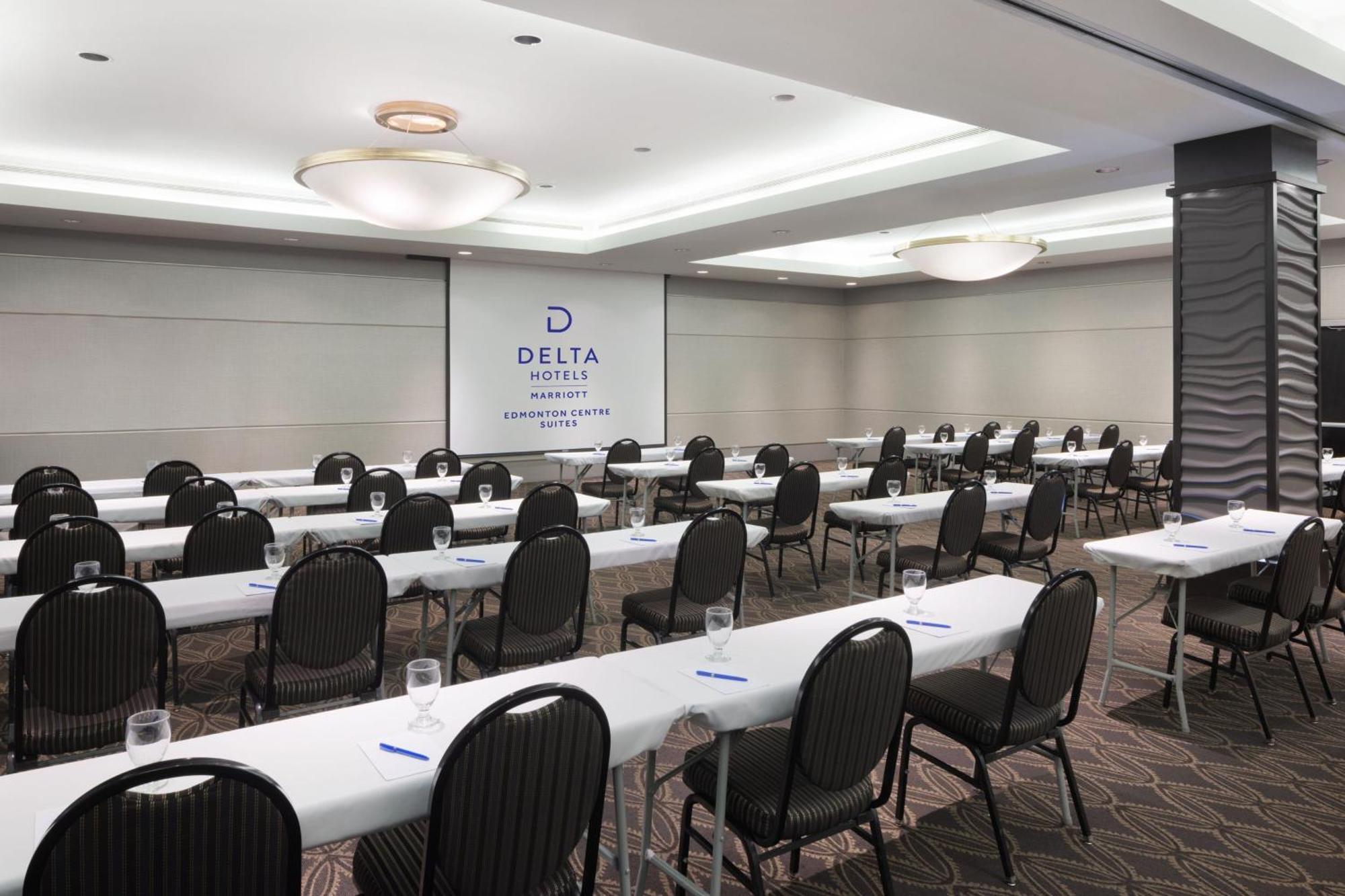 Delta Hotels By Marriott Edmonton Centre Suites Extérieur photo