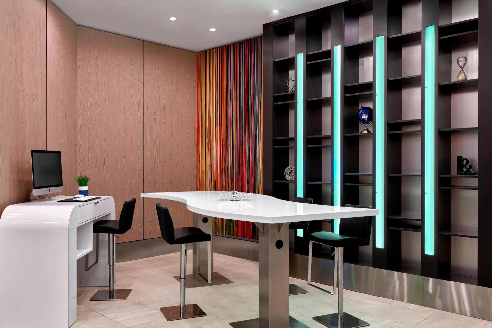 Delta Hotels By Marriott Edmonton Centre Suites Extérieur photo