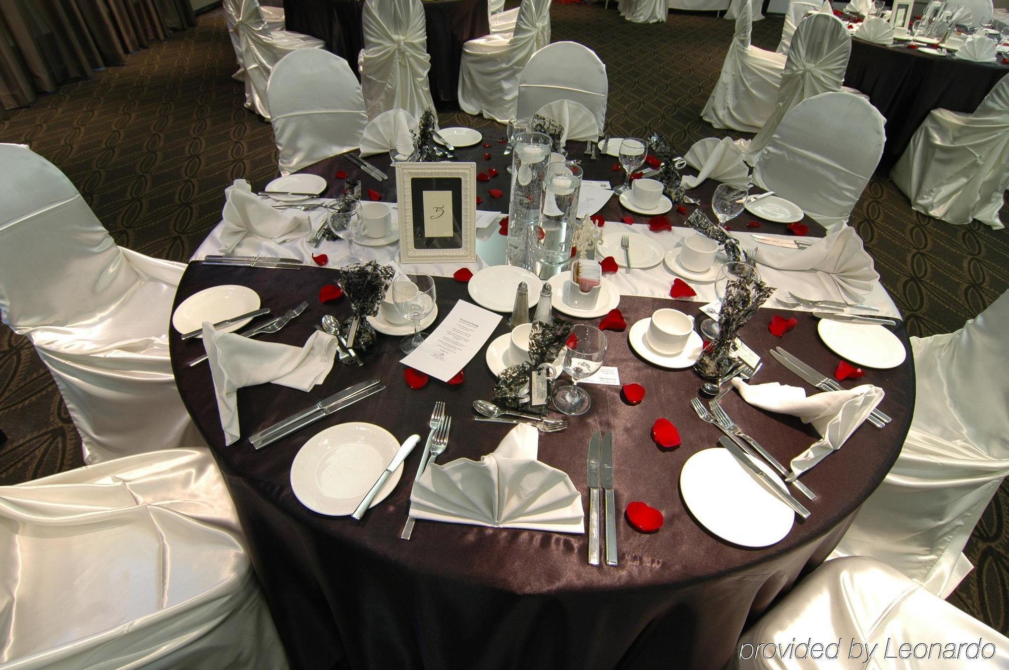 Delta Hotels By Marriott Edmonton Centre Suites Restaurant photo