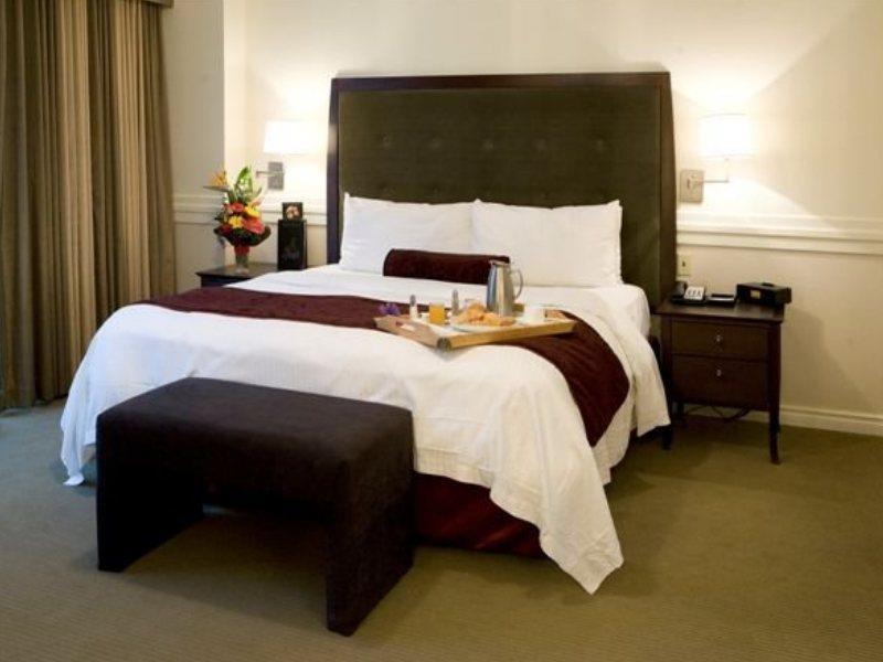 Delta Hotels By Marriott Edmonton Centre Suites Extérieur photo