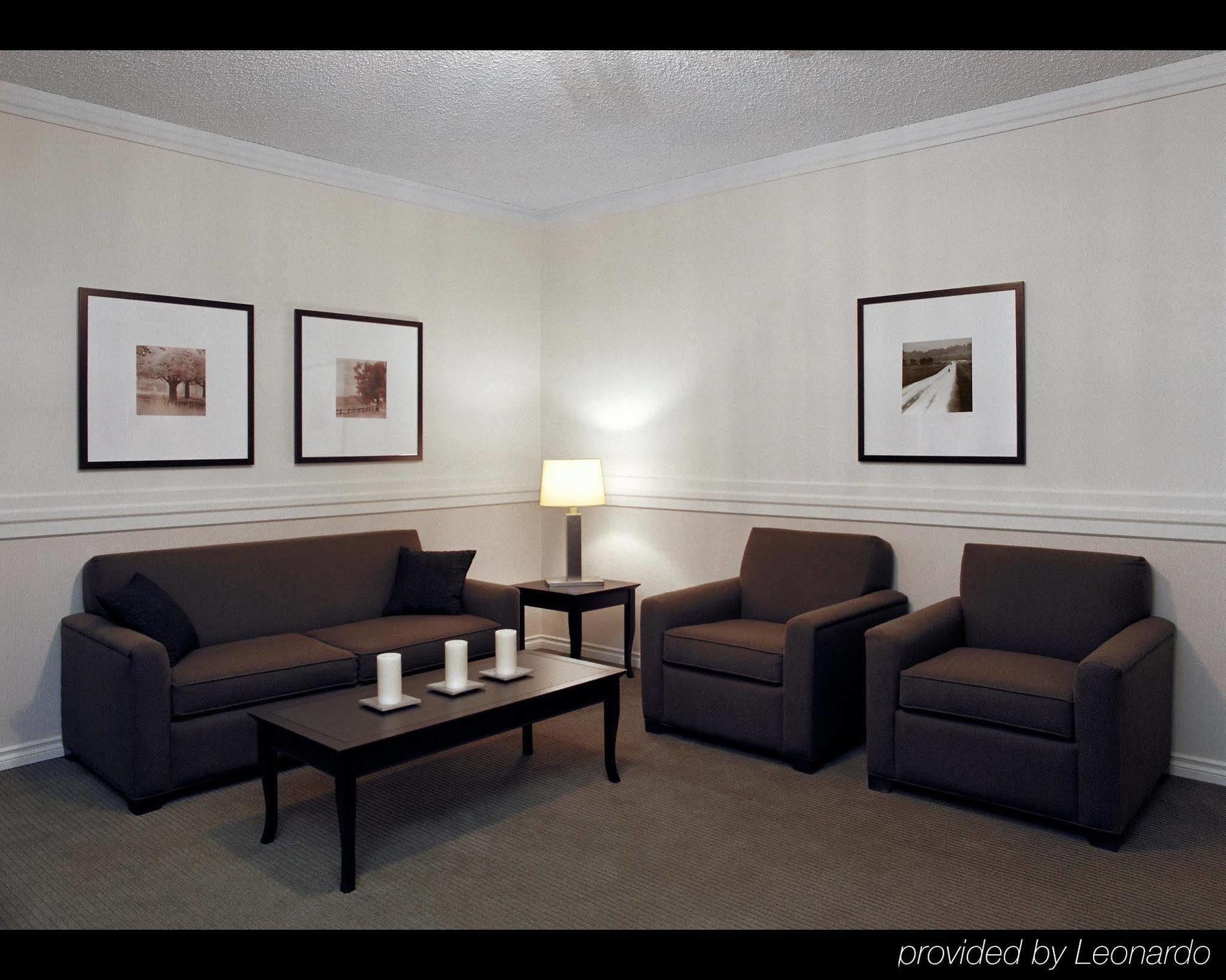 Delta Hotels By Marriott Edmonton Centre Suites Extérieur photo
