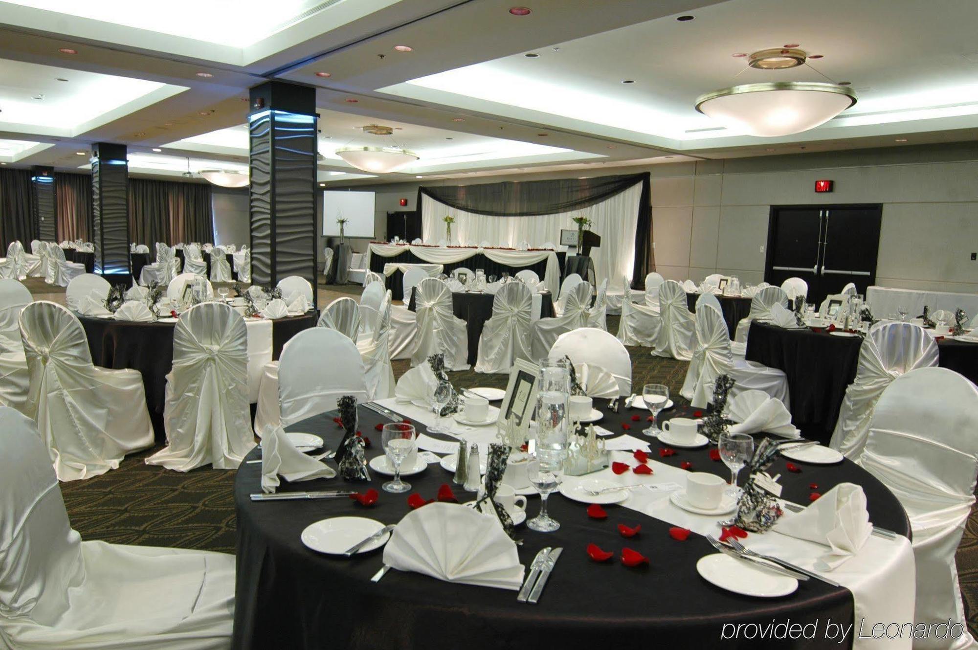Delta Hotels By Marriott Edmonton Centre Suites Restaurant photo