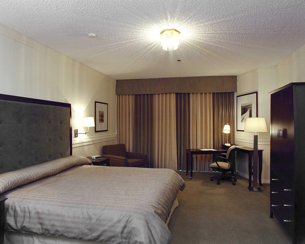 Delta Hotels By Marriott Edmonton Centre Suites Extérieur photo