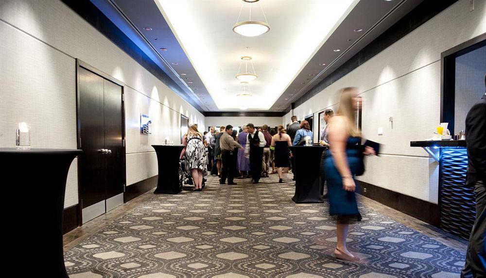 Delta Hotels By Marriott Edmonton Centre Suites Extérieur photo